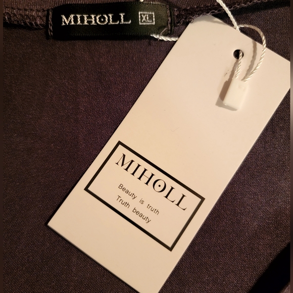 Miholl Short Sleeve V-Neck Shirt - Picture 8 of 8